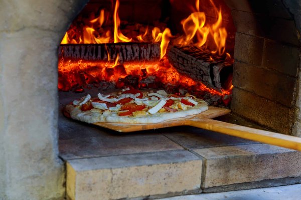 Comment régler la température idéale pour cuire une pizza dans un four à pizza ?
